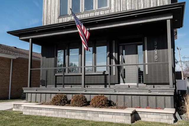 $899,900 | 3710 West 113th Street, Chicago, IL 60655