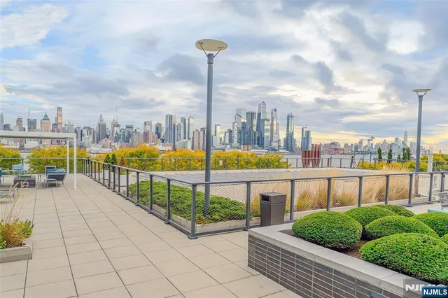 $2,790,000 | 1200 Ave At Port Imperial, Unit 516, Weehawken, NJ 07086