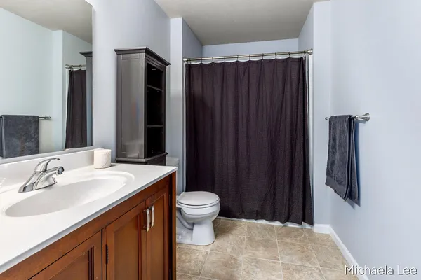 $329,900 | 607 Nantucket Drive, Lansing, MI 48906