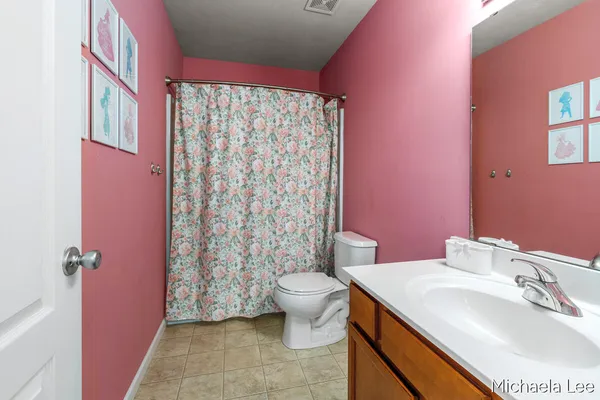 $329,900 | 607 Nantucket Drive, Lansing, MI 48906