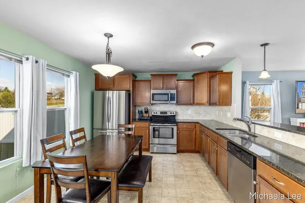 $329,900 | 607 Nantucket Drive, Lansing, MI 48906