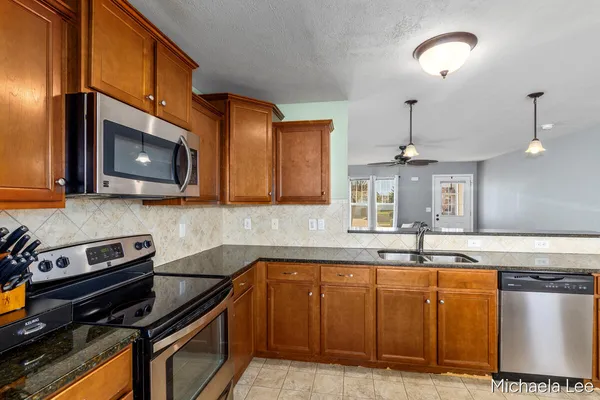 $329,900 | 607 Nantucket Drive, Lansing, MI 48906