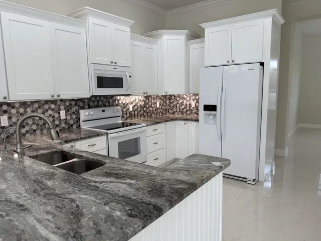 $925,000 | 4821 Southwest Lake Grove Circle, Palm City, FL 34990