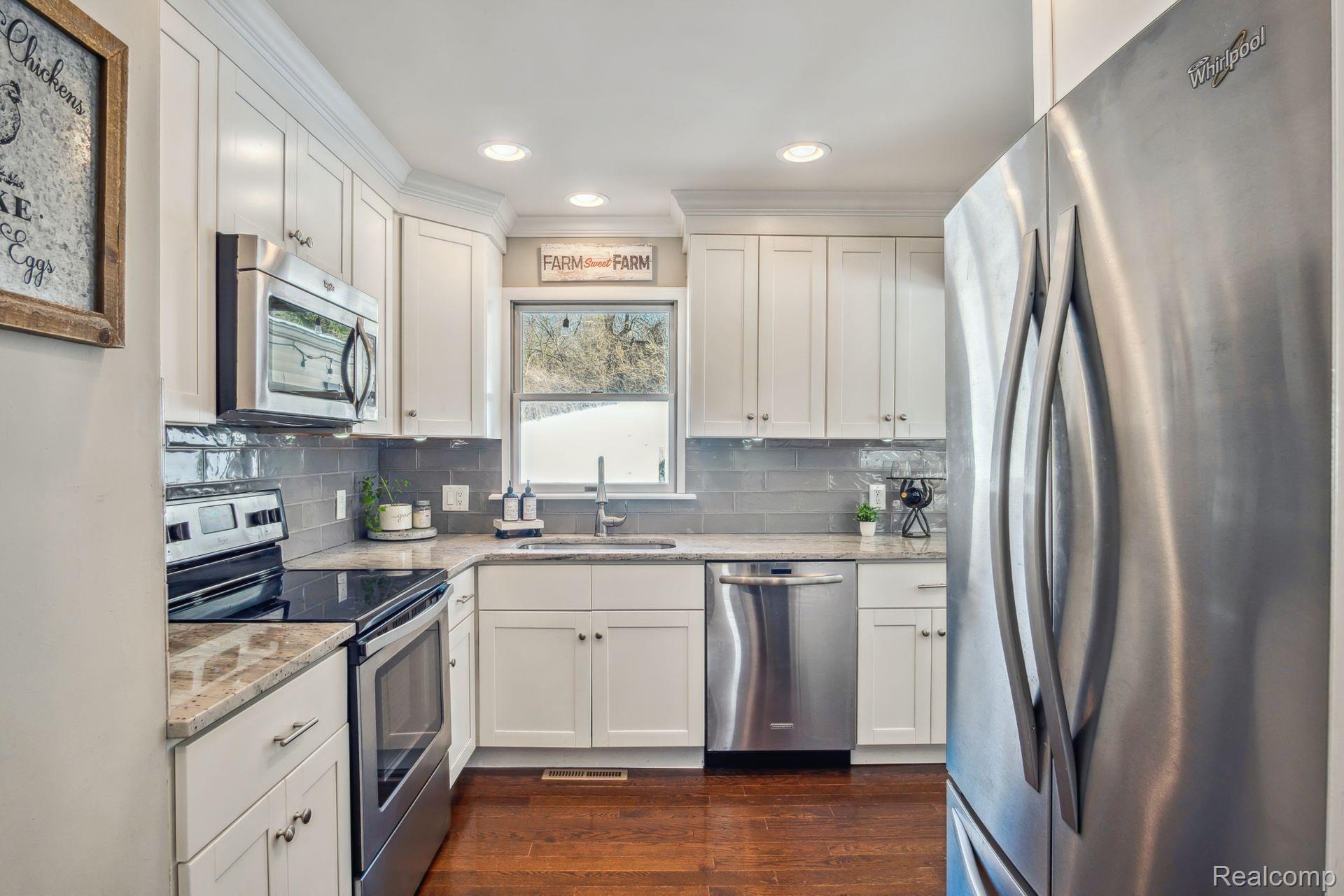 2718 Sexton Road Howell, MI 48843 - Photo 10 of 30 All appliances included