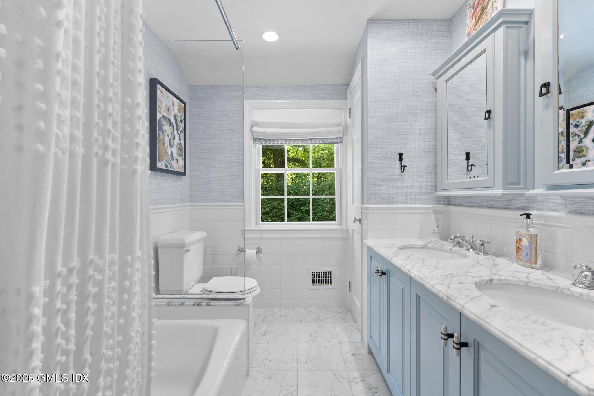 35 Welwyn Road Riverside, CT 06878 - Photo 15 of 31 Bathroom 2