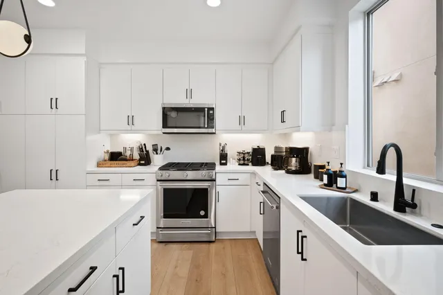 $949,000 | 80378 Whisper Rock Way, La Quinta, CA 92253