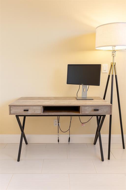 6161 Northwest 2nd Avenue, Unit 121 Boca Raton, FL 33487 - Photo 8 of 20 a view of entryway with a table and chair