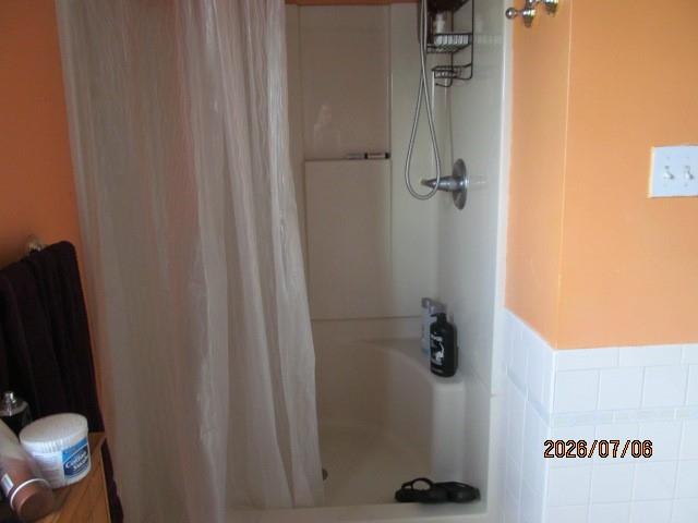 115 Ohio Street McKees Rocks, PA 15136 - Photo 13 of 18 shower in bathroom