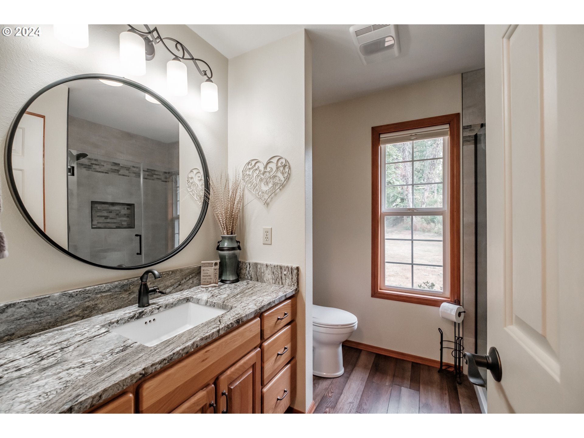 40166 Gates School Road Gates, OR 97346 - Photo 21 of 47 a bathroom with 2 sink and a mirror