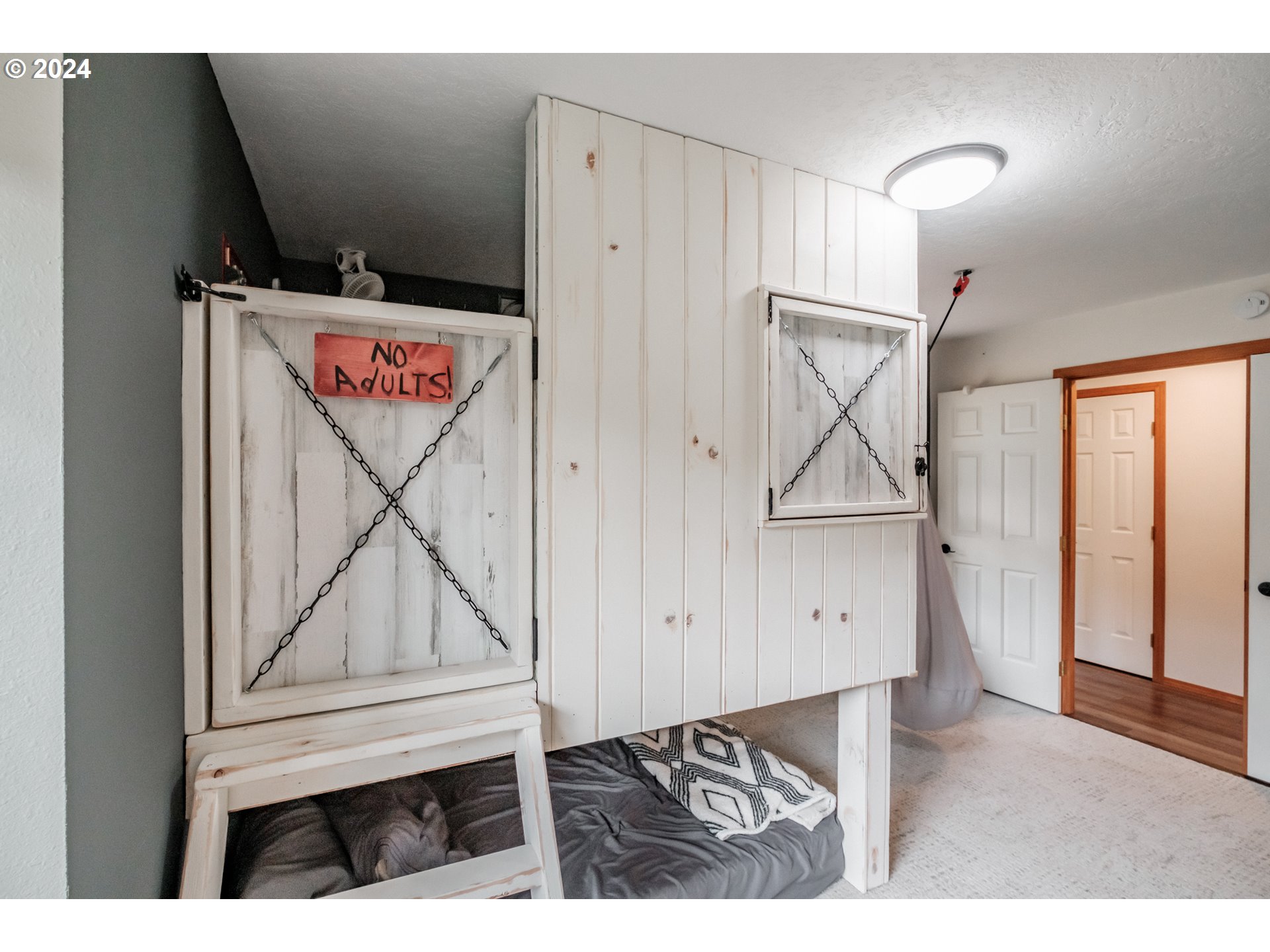 40166 Gates School Road Gates, OR 97346 - Photo 23 of 47 a view of room with window and hallway