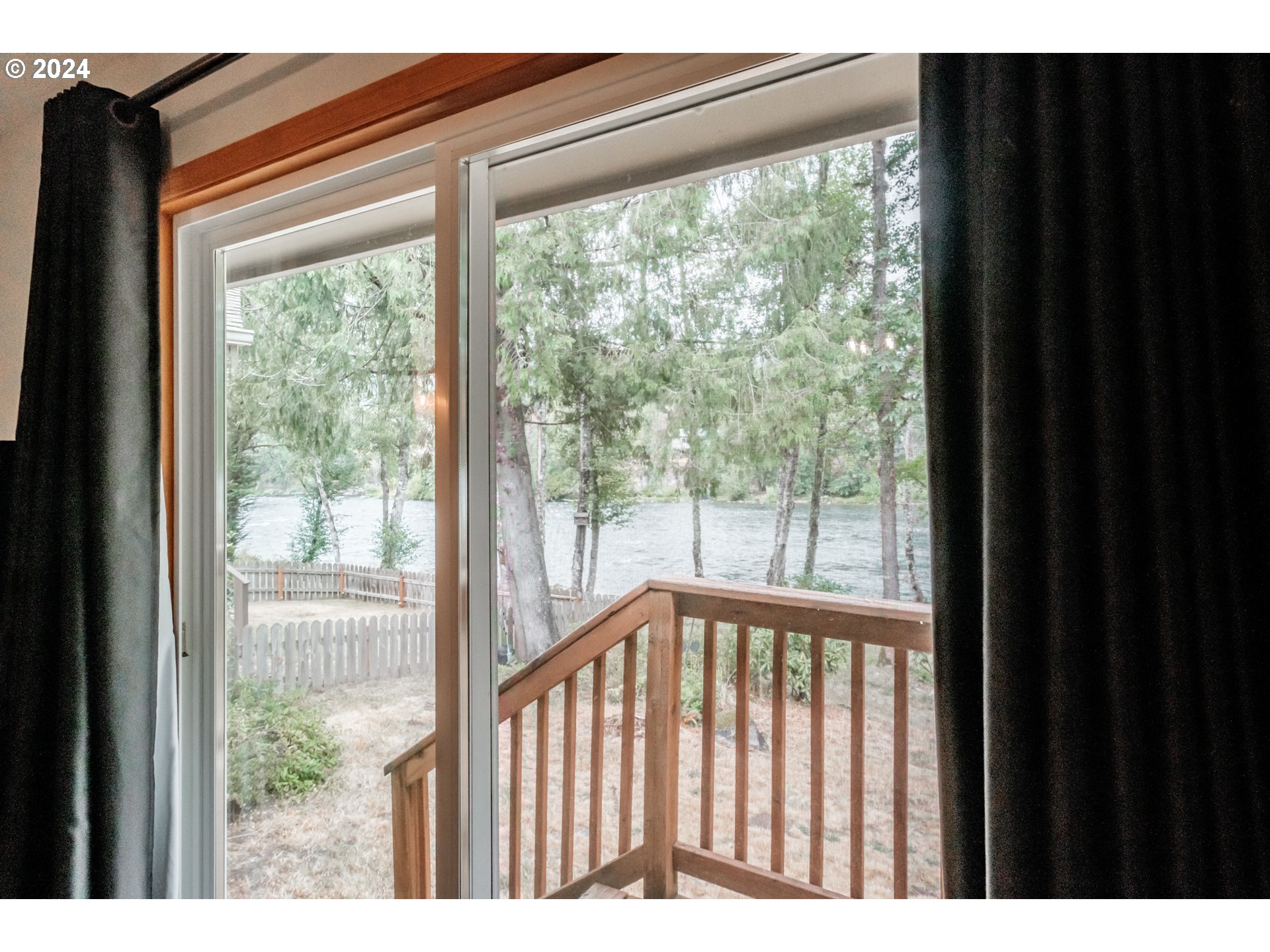 40166 Gates School Road Gates, OR 97346 - Photo 30 of 47 a view of a balcony