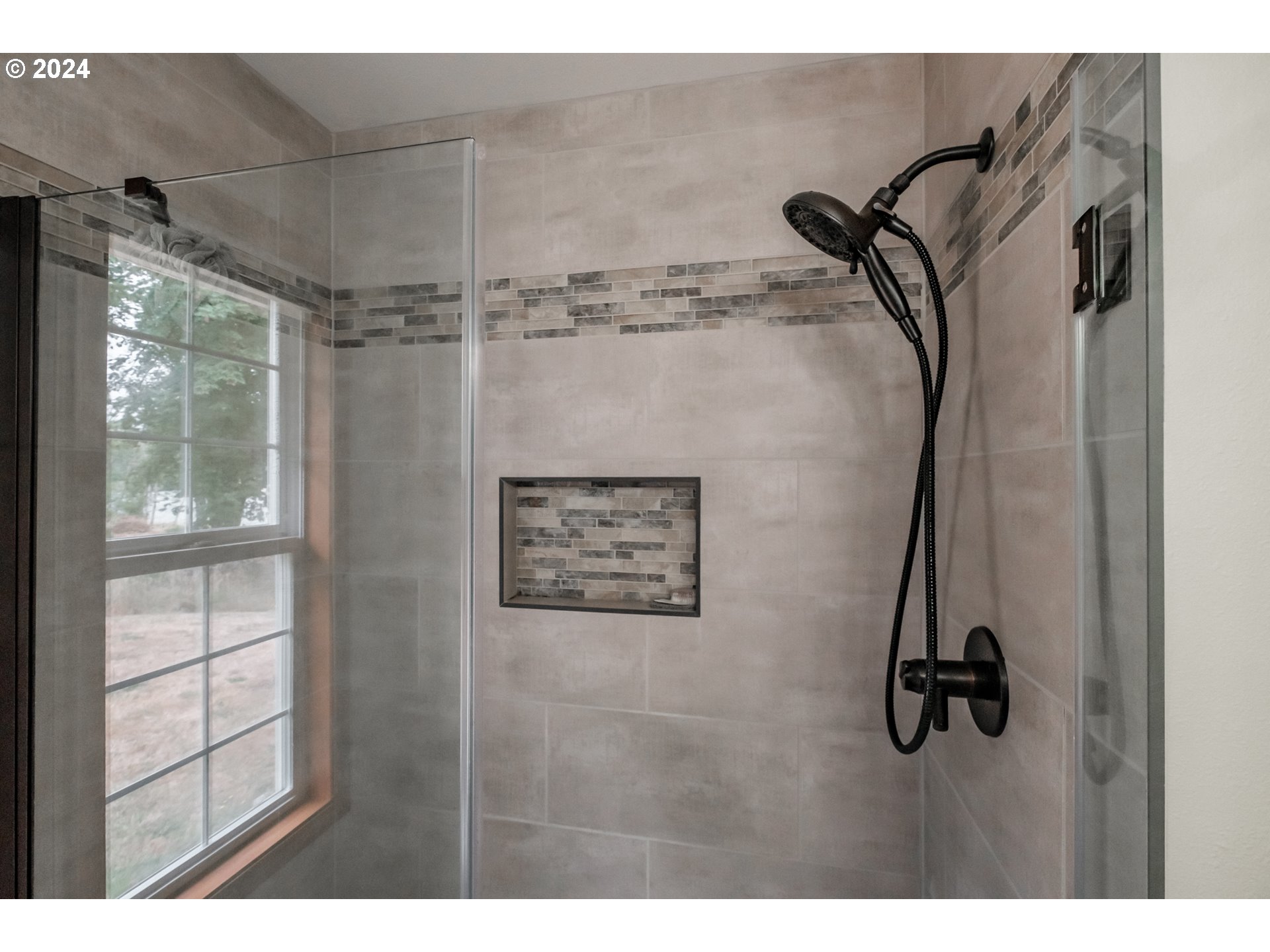 40166 Gates School Road Gates, OR 97346 - Photo 33 of 47 a picture of a bathroom