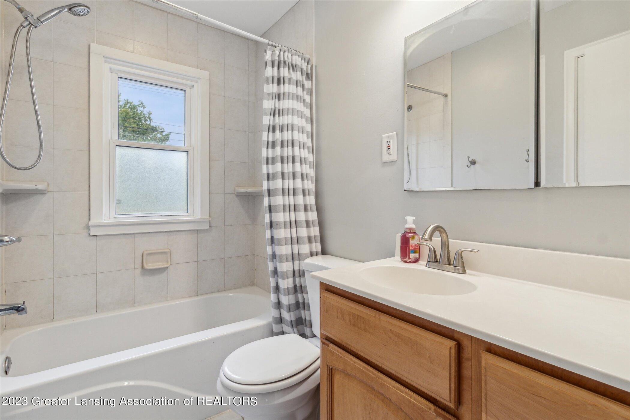 1906 West Rundle Avenue Lansing, MI 48910 - Photo 22 of 47 24-1906-W-Rundle-Ave-Lansing-MI-48910-Wi