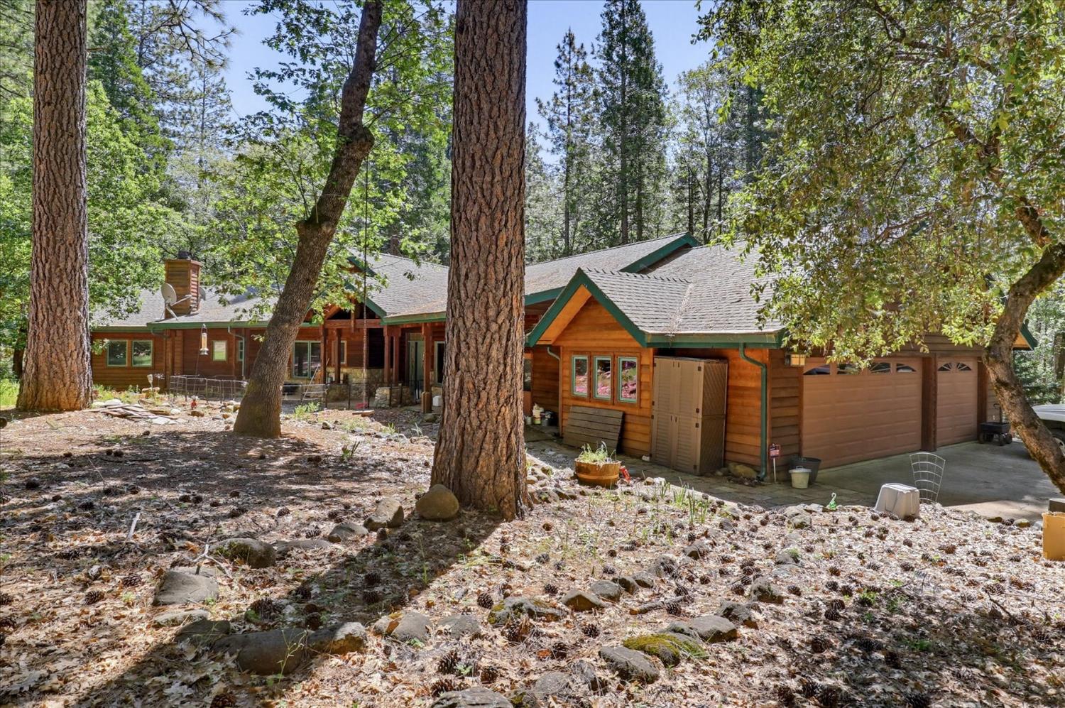 14517 North Bloomfield Road Nevada City, CA 95959 - Photo 42 of 78 a front view of a house with a yard covered in snow and trees