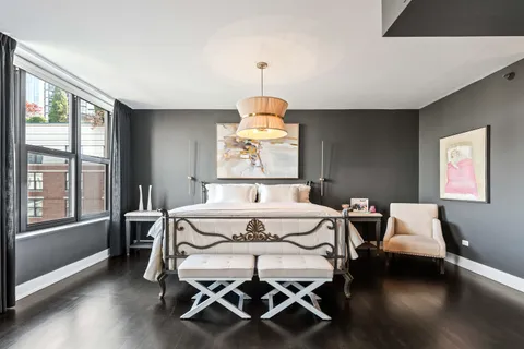 $1,685,000 | 55 West Delaware Place, Unit 1011, Chicago, IL 60610