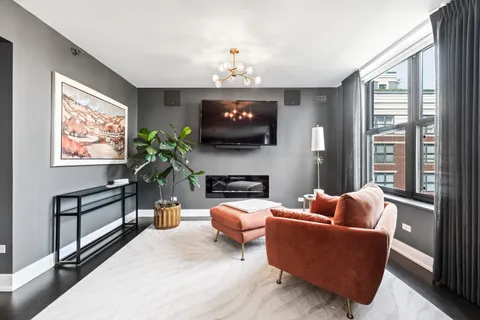 $1,685,000 | 55 West Delaware Place, Unit 1011, Chicago, IL 60610