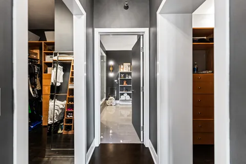 $1,685,000 | 55 West Delaware Place, Unit 1011, Chicago, IL 60610