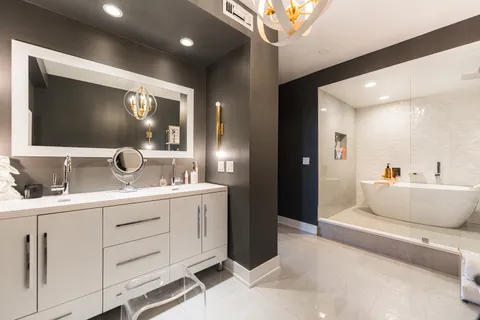 $1,685,000 | 55 West Delaware Place, Unit 1011, Chicago, IL 60610