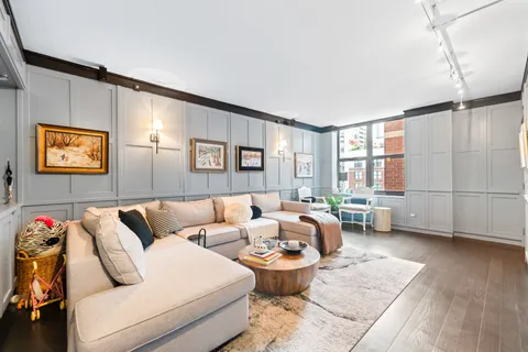 $1,685,000 | 55 West Delaware Place, Unit 1011, Chicago, IL 60610