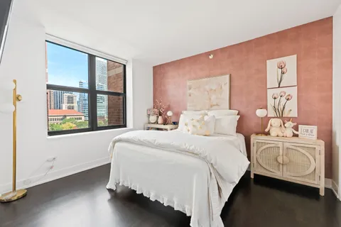 $1,685,000 | 55 West Delaware Place, Unit 1011, Chicago, IL 60610