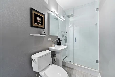 $1,685,000 | 55 West Delaware Place, Unit 1011, Chicago, IL 60610