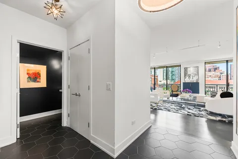 $1,685,000 | 55 West Delaware Place, Unit 1011, Chicago, IL 60610
