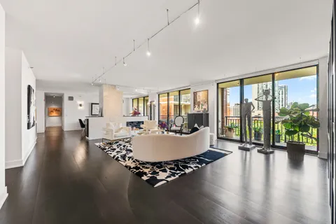 $1,685,000 | 55 West Delaware Place, Unit 1011, Chicago, IL 60610