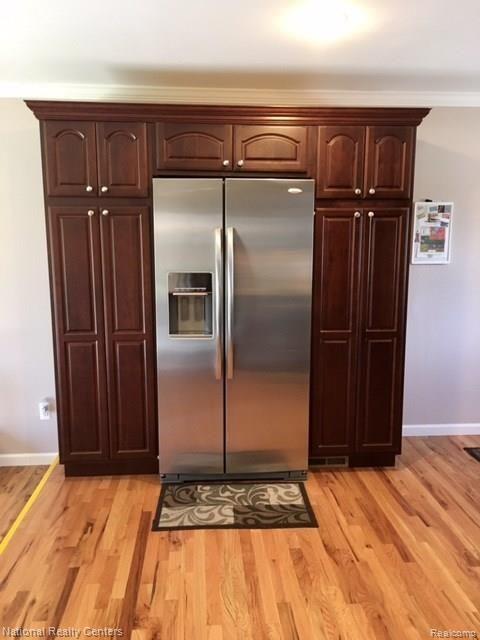 23538 Meadowbrook Road Novi, MI 48375 - Photo 12 of 50 Large Pantry Center