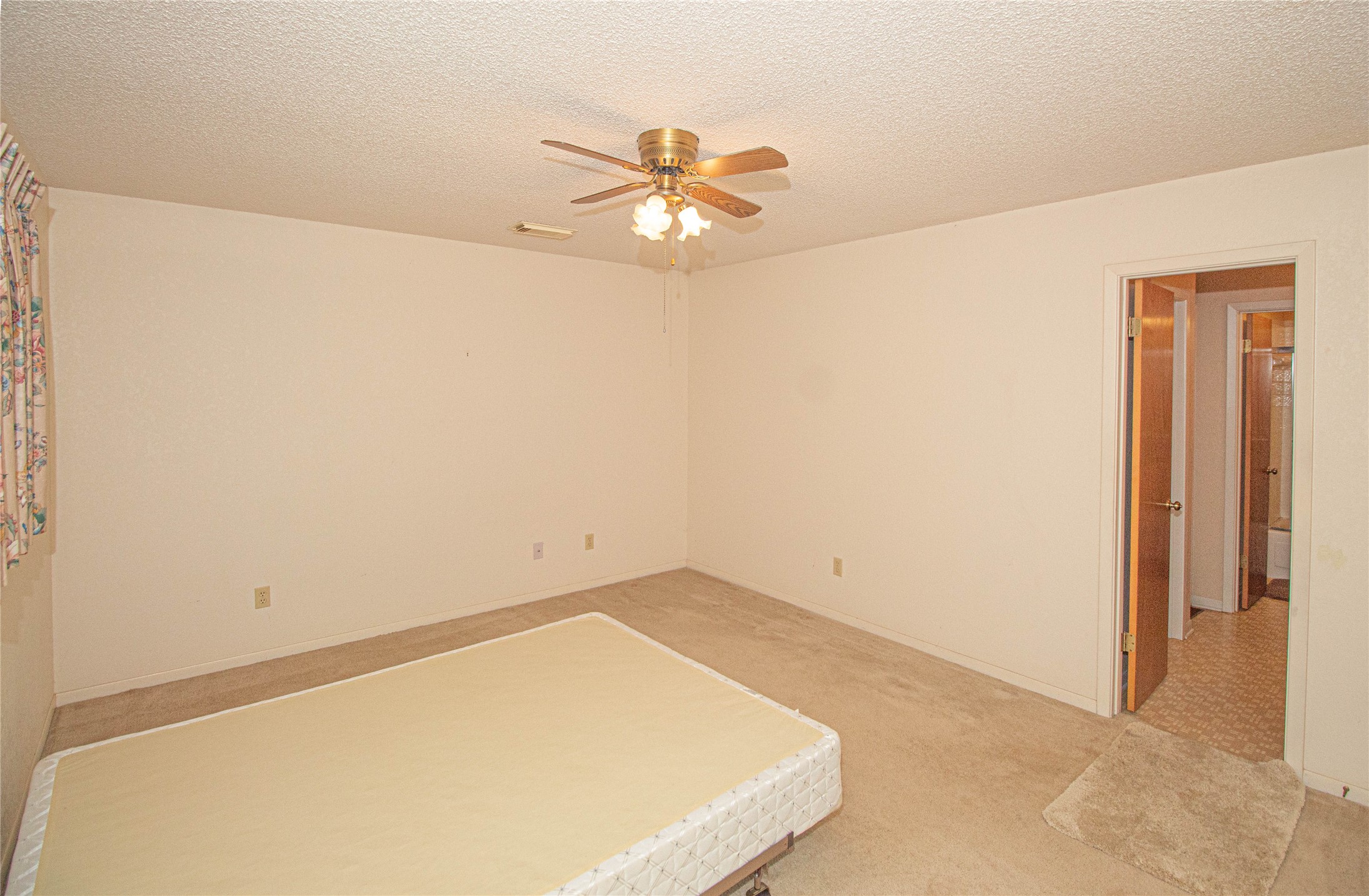 10500 Highway 150 Shepherd, TX 77371 - Photo 17 of 42 an empty room with a ceiling fan and a window
