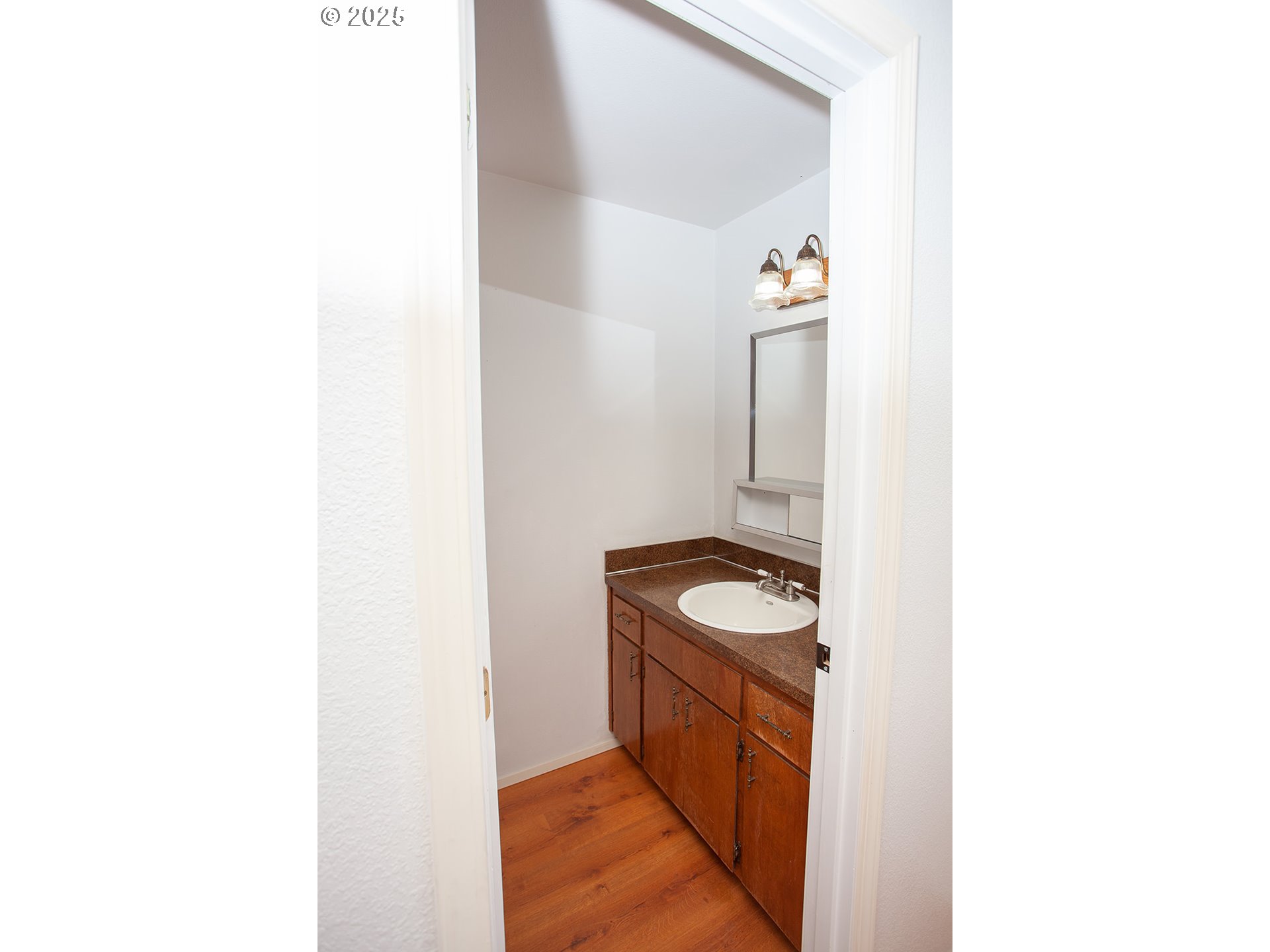 677 Laksonen Loop Springfield, OR 97478 - Photo 16 of 22 a bathroom with a sink and a mirror