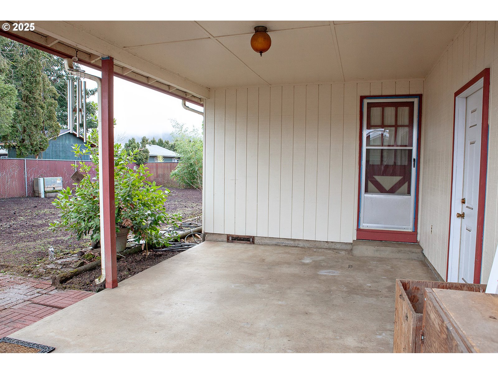 677 Laksonen Loop Springfield, OR 97478 - Photo 17 of 22 a view interior of the house