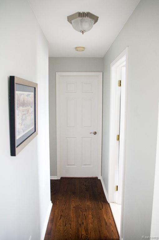 3377 Hazelton Avenue Rochester, MI 48307 - Photo 25 of 50 25hallway.jpg