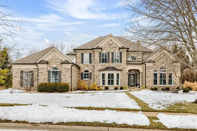 $1,690,000 | 1040 Greystone Manor Parkway, Chesterfield, MO 63005