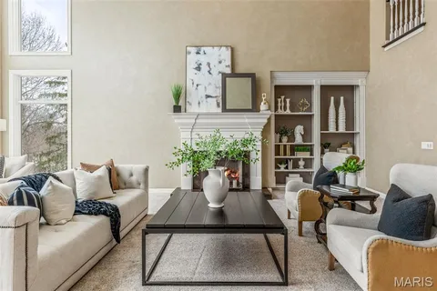 $1,690,000 | 1040 Greystone Manor Parkway, Chesterfield, MO 63005