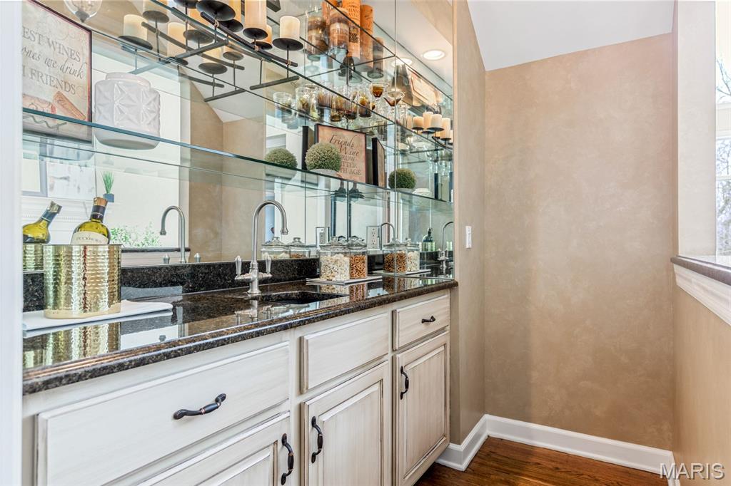 1040 Greystone Manor Parkway Chesterfield, MO 63005 - Photo 20 of 79