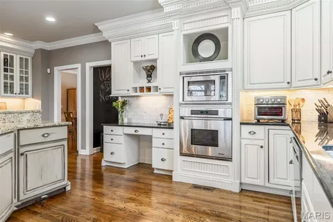 $1,690,000 | 1040 Greystone Manor Parkway, Chesterfield, MO 63005