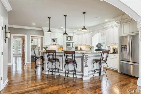 $1,690,000 | 1040 Greystone Manor Parkway, Chesterfield, MO 63005
