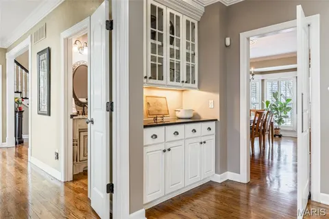 $1,690,000 | 1040 Greystone Manor Parkway, Chesterfield, MO 63005