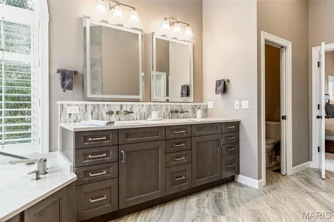 $1,690,000 | 1040 Greystone Manor Parkway, Chesterfield, MO 63005