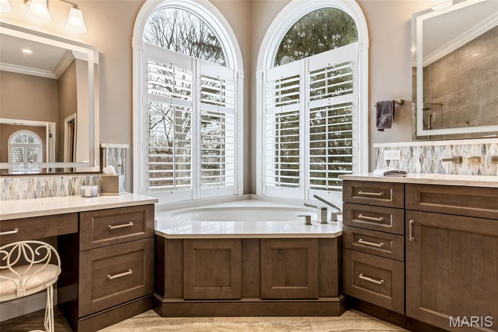 1040 Greystone Manor Parkway Chesterfield, MO 63005 - Photo 41 of 79