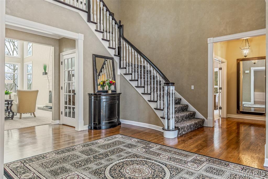 1040 Greystone Manor Parkway Chesterfield, MO 63005 - Photo 5 of 79