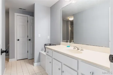 $1,690,000 | 1040 Greystone Manor Parkway, Chesterfield, MO 63005