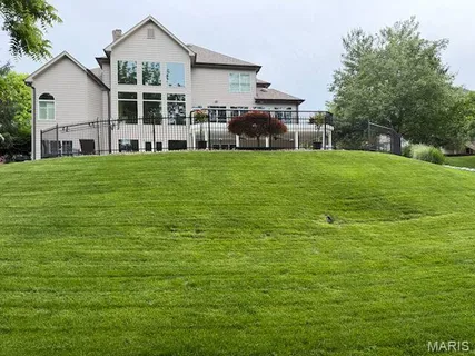$1,690,000 | 1040 Greystone Manor Parkway, Chesterfield, MO 63005