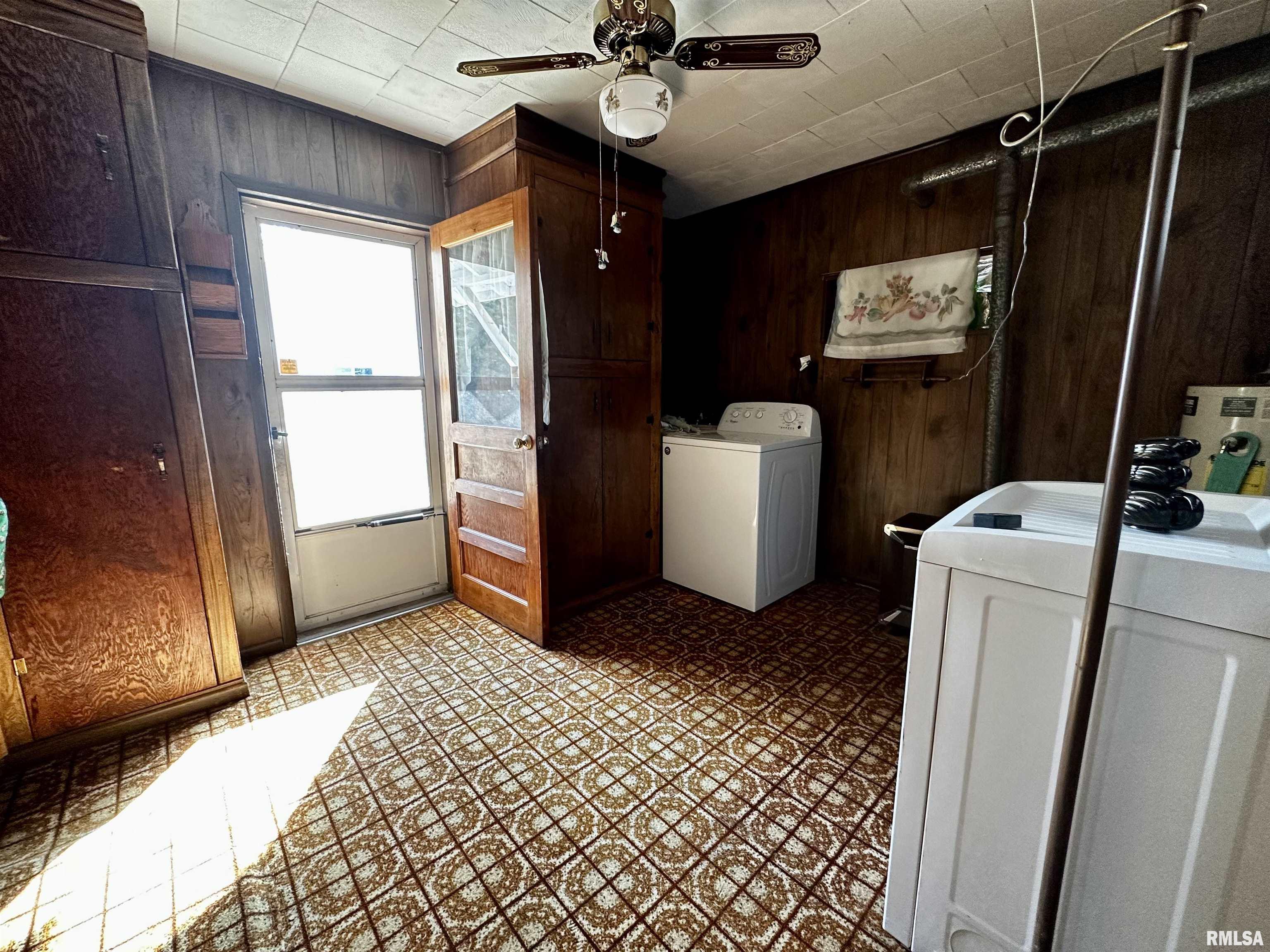 409 South 2nd Street Ridgway, IL 62979 - Photo 4 of 11