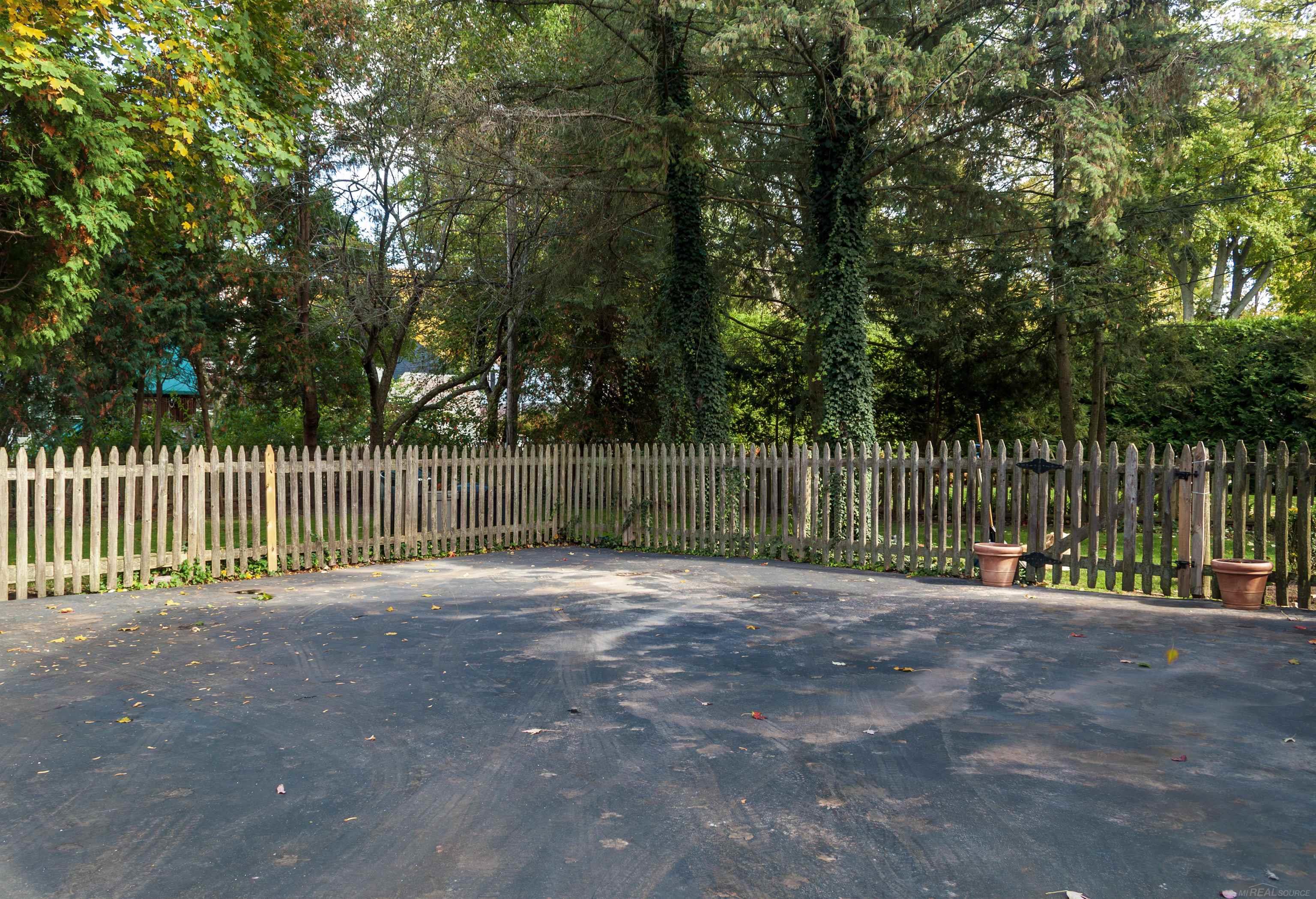 118 Moran Road Grosse Pointe, MI 48236 - Photo 65 of 76 50130609-EC7637A3-FFA4-45F6-AD34-477DE6C65F96.JPG