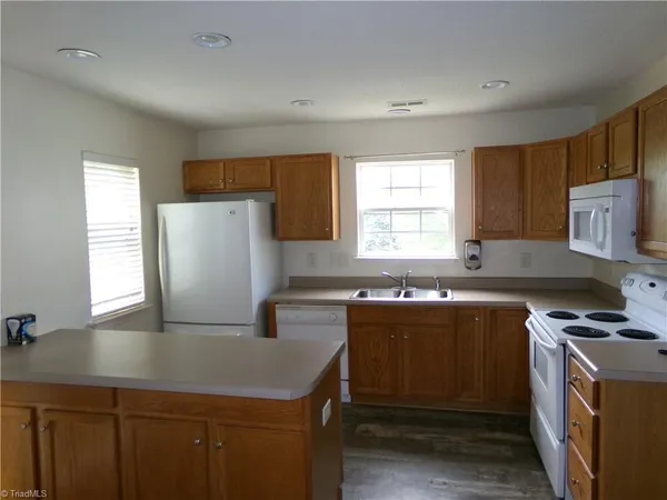 $1,695 | 211 Malamute Lane, Greensboro, NC 27407