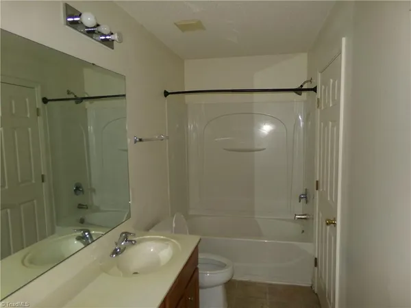 $1,695 | 211 Malamute Lane, Greensboro, NC 27407