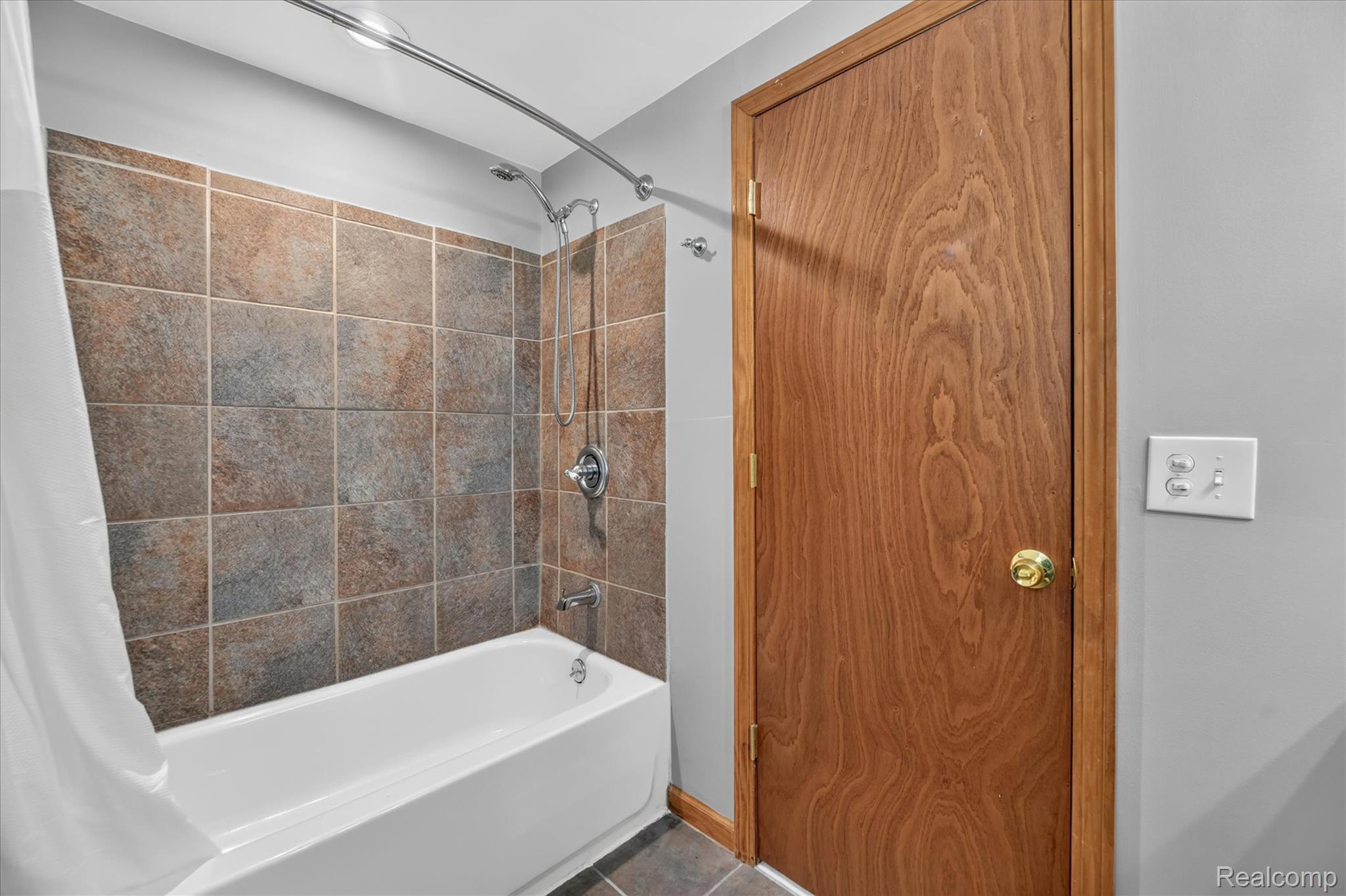 423 Sunset Street White Lake, MI 48383 - Photo 27 of 65 27-423-Sunset-St-Windowstill.jpg