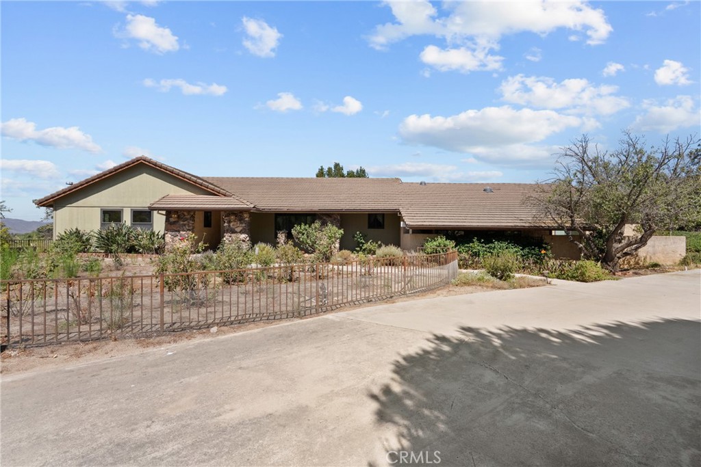 2425 Duval Road Camarillo, CA 93012 - Photo 2 of 45