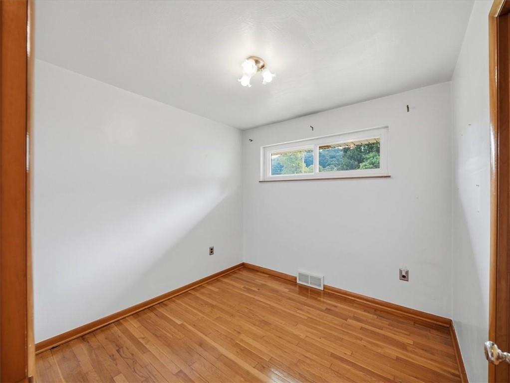 606 Golf Course Road Aliquippa, PA 15001 - Photo 11 of 31